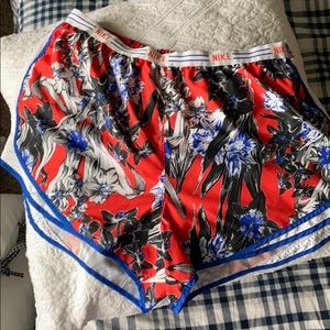 Women’s Nike tempo short-